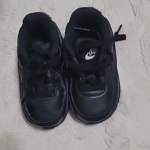 Little kids Nike sneakers, size 5C Black used - Picture 3 of 4